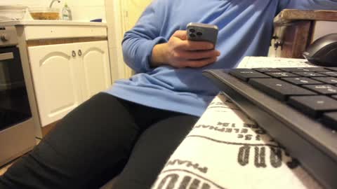 Snapshot of doriancretu95 chatting on December 25, 2024, 6:09 pm menu below online show from December 25, 2024, 6:09 pm