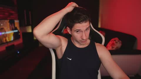 Dorian Reyes online show from April 14, 2026, 11:44 pm