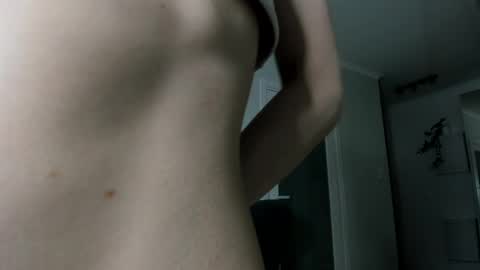 dormineaa online show from May 11, 2026, 4:04 pm
