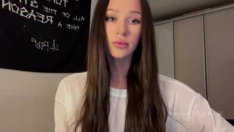 MOLLYYYY dont forget to give me a thumb up online show from February 20, 2026, 11:43 am