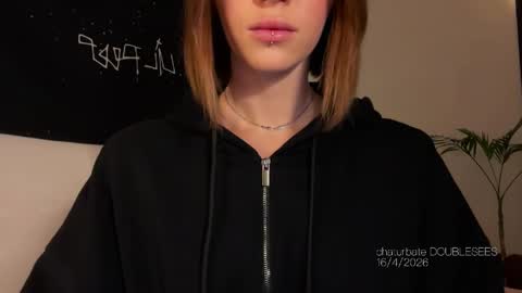 MOLLYYYY dont forget to give me a thumb up online show from April 16, 2026, 4:57 am