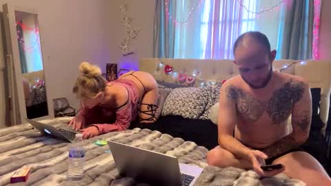 Snapshot of doublesuble chatting on March 8, 2025, 5:01 pm Chaz  Roxy Rain online show from March 8, 2025, 5:01 pm