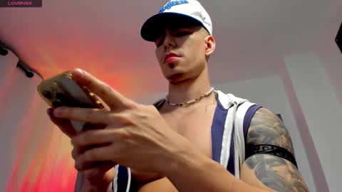 Douglas Safado online show from December 1, 2025, 3:33 am