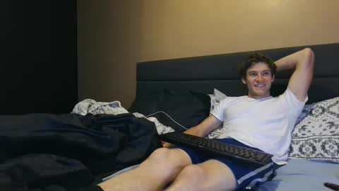 Snapshot of downforthemoney chatting on October 8, 2025, 9:12 pm downforthemoney online show from October 8, 2025, 9:12 pm