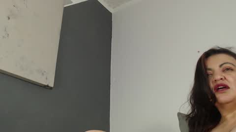 Gabrielle online show from January 9, 2025, 10:20 am