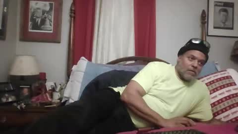 Snapshot of dragomoon70 chatting on February 4, 2026, 12:27 am dragomoon70 online show from February 4, 2026, 12:27 am