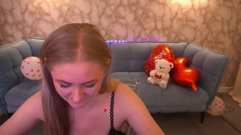 Lina online show from February 15, 2026, 7:51 am