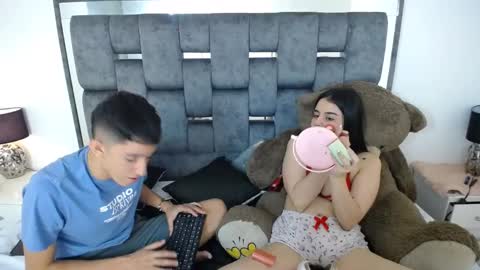 -- nicolle and jhon -- online show from February 25, 2025, 10:58 am