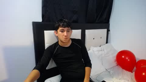 -- nicolle and jhon -- online show from February 15, 2026, 4:53 am