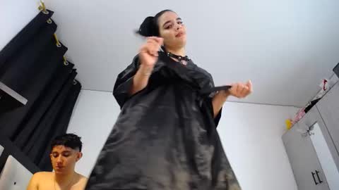 -- nicolle and jhon -- online show from April 21, 2026, 10:12 pm