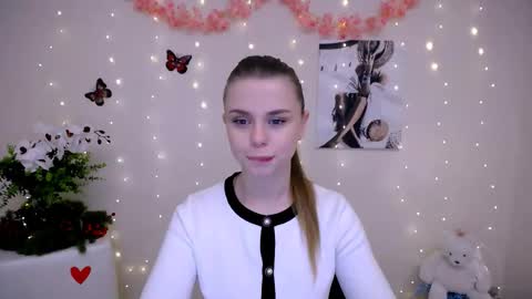 Snapshot of dream_mari chatting on February 18, 2026, 6:20 am Mari online show from February 18, 2026, 6:20 am