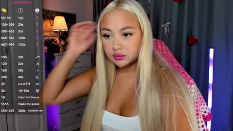 Snapshot of dreamaise chatting on April 4, 2026, 3:42 pm Mary pvt open use pink and blue app lovense online show from April 4, 2026, 3:42 pm