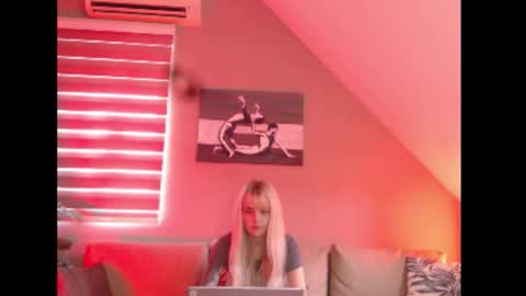 A girl online show from October 10, 2025, 7:29 am