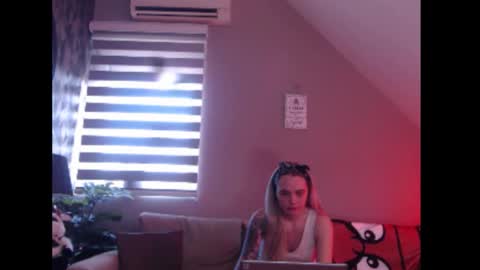 A girl online show from March 13, 2026, 8:21 am