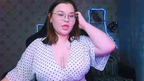 dreamforyoue2 online show from December 21, 2025, 7:54 pm