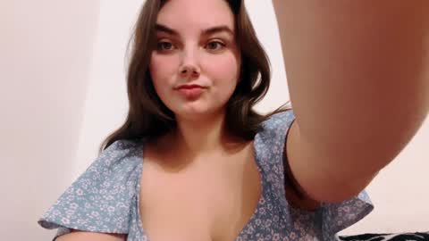 Snapshot of dreamyblushfairy chatting on December 1, 2024, 4:29 pm Mila online show from December 1, 2024, 4:29 pm