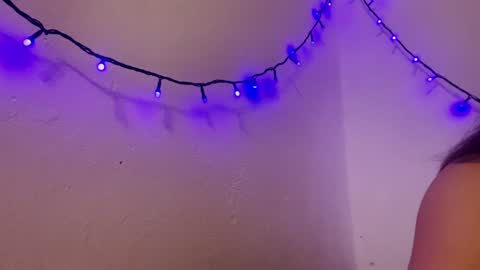 Snapshot of dreamyblushfairy chatting on December 5, 2024, 7:27 am Mila online show from December 5, 2024, 7:27 am