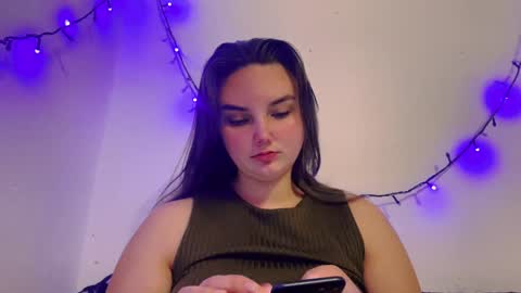 Snapshot of dreamyblushfairy chatting on December 5, 2024, 3:28 pm Mila online show from December 5, 2024, 3:28 pm