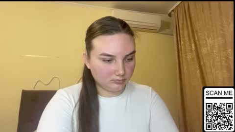 Mila online show from November 24, 2025, 7:24 pm