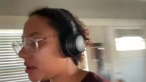 RIRI OR DREAMY online show from February 25, 2025, 3:49 pm