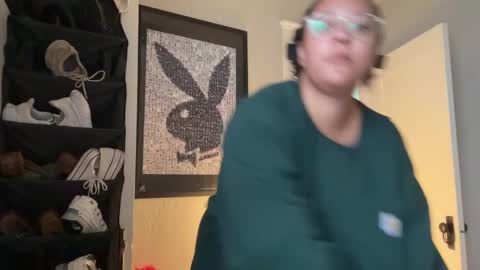 RIRI OR DREAMY online show from February 26, 2025, 5:50 pm