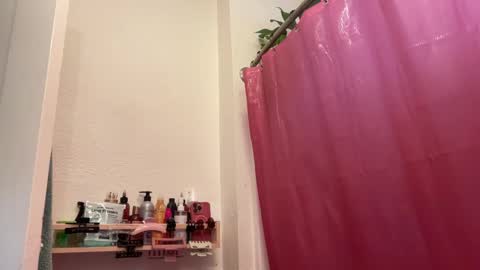 RIRI OR DREAMY online show from March 11, 2025, 7:36 pm