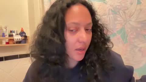 RIRI OR DREAMY online show from November 2, 2025, 3:03 pm