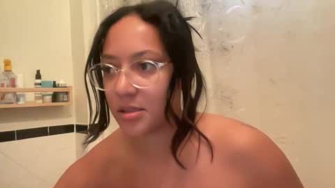 RIRI OR DREAMY online show from February 24, 2026, 3:43 pm