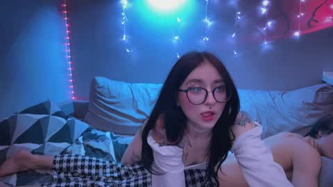 Snapshot of drillhouse_ chatting on February 1, 2025, 3:52 am Tara  Sonny online show from February 1, 2025, 3:52 am