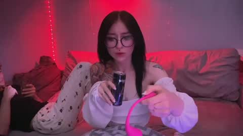 Snapshot of drillhouse_ chatting on February 16, 2025, 1:14 am Tara  Sonny online show from February 16, 2025, 1:14 am