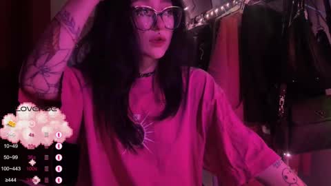 Tara  Sonny online show from December 16, 2025, 3:33 am