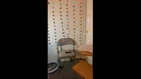 Drippy kitty  online show from December 14, 2025, 7:58 am