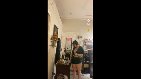 Drippy kitty  online show from March 22, 2026, 9:56 am