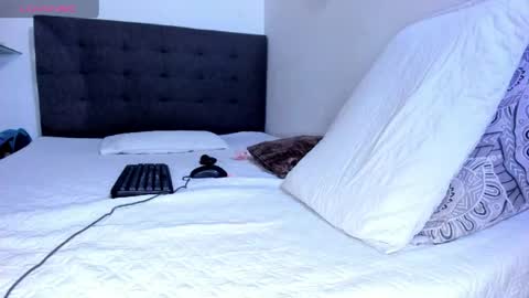 Snapshot of dulccemariaa chatting on May 22, 2026, 1:35 am Dulce Maria online show from May 22, 2026, 1:35 am