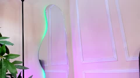 dulce__fiore07 online show from December 19, 2025, 12:34 pm