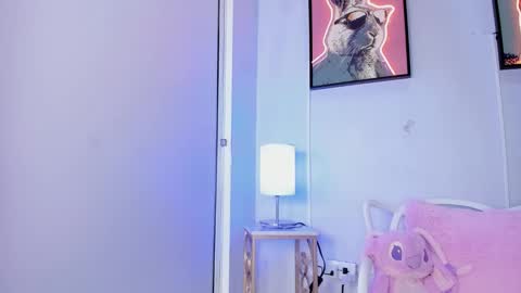 dulce__fiore07 online show from February 18, 2026, 12:23 pm