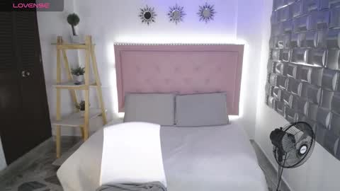 dulce__lovee online show from November 14, 2025, 6:06 pm