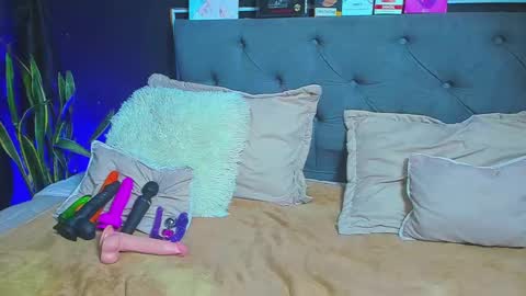 Snapshot of dulce_celeste15 chatting on February 6, 2025, 1:05 am C E L E S T E  online show from February 6, 2025, 1:05 am