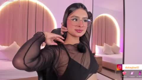 Snapshot of dulce_glow_ chatting on July 1, 2026, 8:52 pm D U L C E online show from July 1, 2026, 8:52 pm