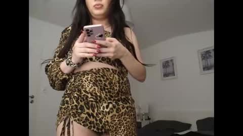 Snapshot of dulce_hot_23 chatting on June 10, 2026, 12:00 am Dulce Maria online show from June 10, 2026, 12:00 am