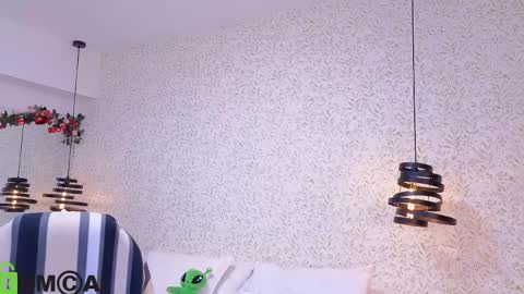 dulce_isabel_ online show from May 26, 2026, 3:46 am
