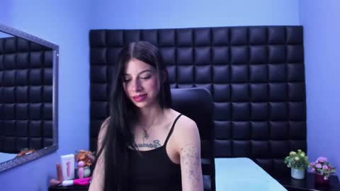 dulce_miiaa online show from April 18, 2026, 6:12 pm
