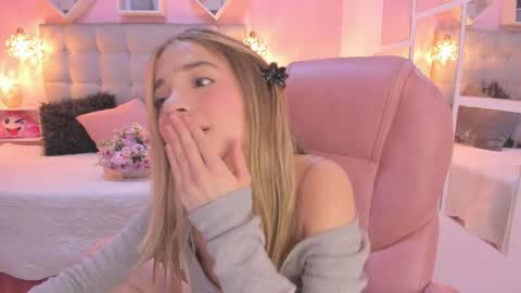 Dulce  online show from April 13, 2026, 8:03 pm