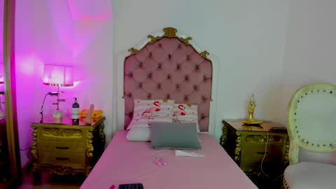 dulce_tentacion___ online show from May 6, 2026, 11:37 am