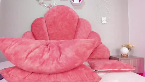 DULCE AURORA online show from January 14, 2025, 5:51 am