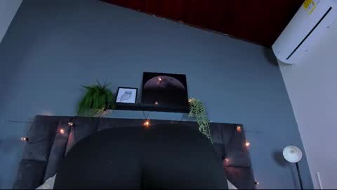 DULCE AURORA online show from February 16, 2026, 1:35 am