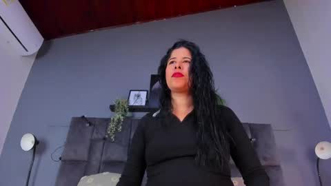 DULCE AURORA online show from May 18, 2026, 1:24 am