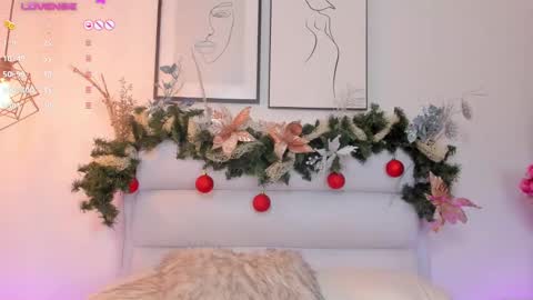 Snapshot of dulcepatersson chatting on December 13, 2024, 8:15 pm DULCE  online show from December 13, 2024, 8:15 pm