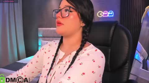 Dulce Rose online show from April 18, 2026, 4:38 am
