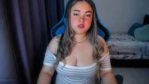 Snapshot of dumont_model chatting on February 2, 2025, 9:40 am Nicole   online show from February 2, 2025, 9:40 am